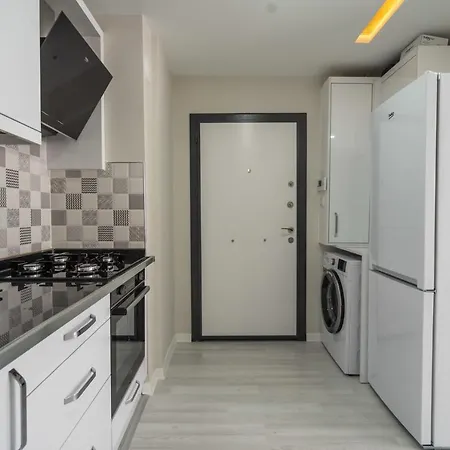 Cozy Apartment With Central Location And Balcony Close To Beach In Muratpasa, Antalya Lejlighed